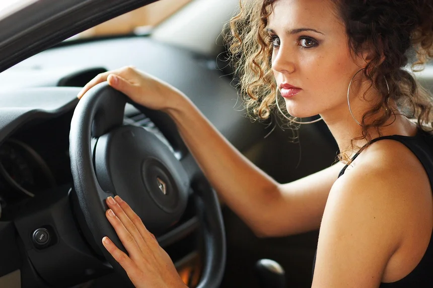 Why Hiring a Car Insurance Claim Lawyer Can Maximize Your Settlement (3 Key Reasons)